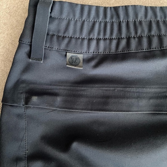[32]Lululemon Men's Blue/Gray flat front Shorts - Picture 4 of 7